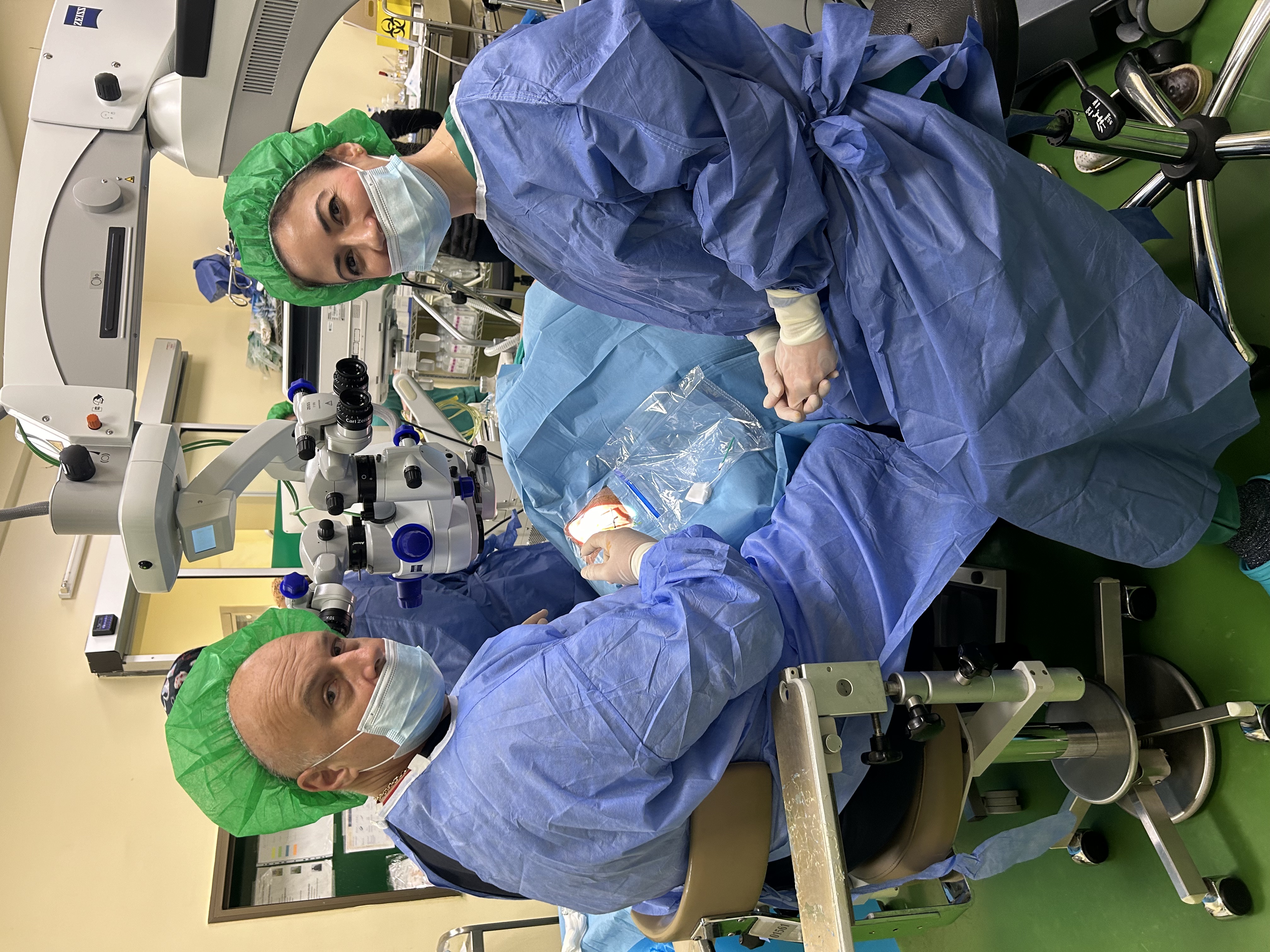 ophthalmologists in surgery