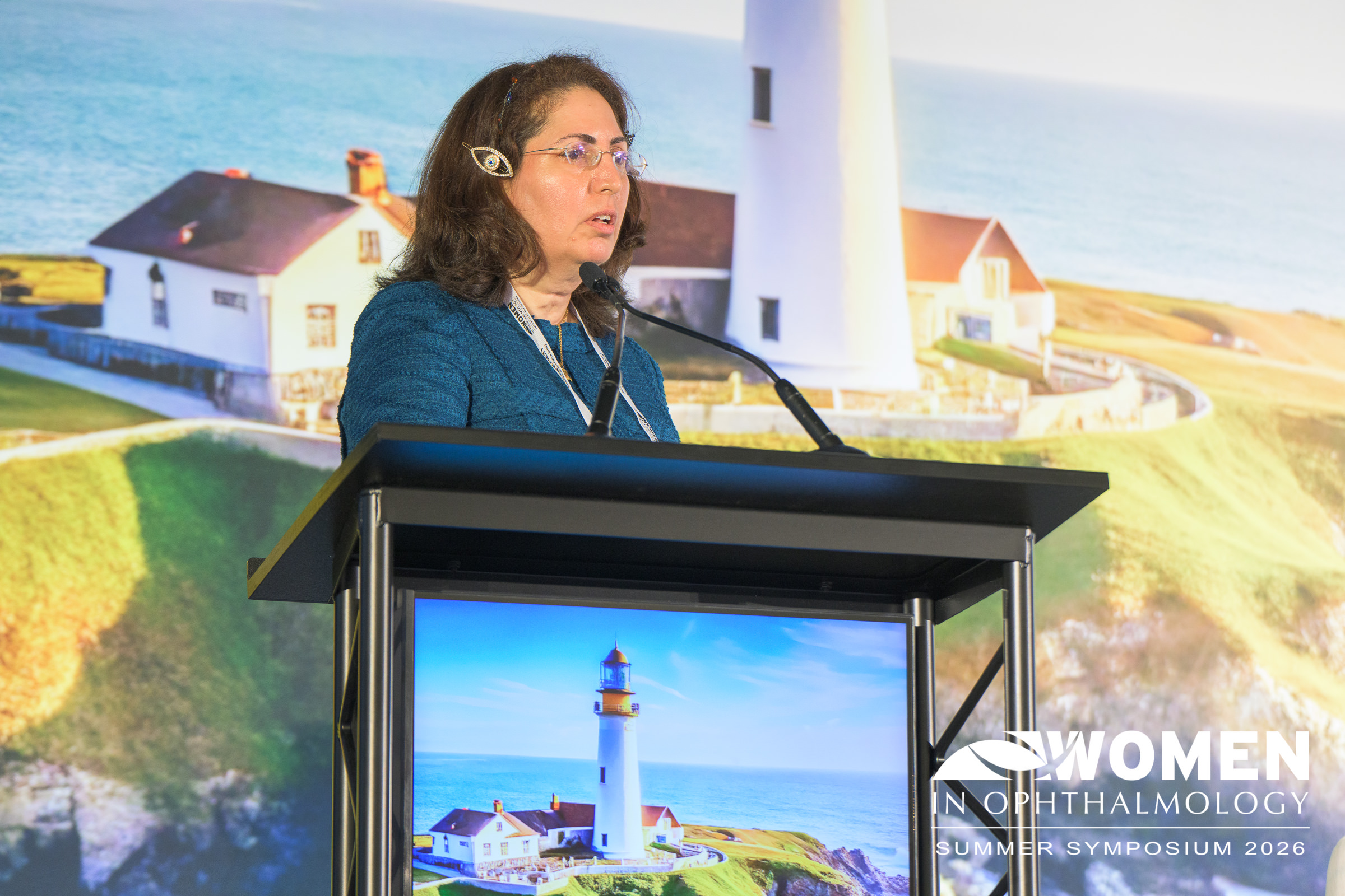 Dairi at podium